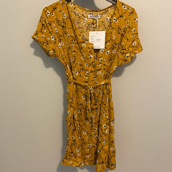 Reverse Yellow Floral Button Down Dress Large NWT - Picture 13 of 14